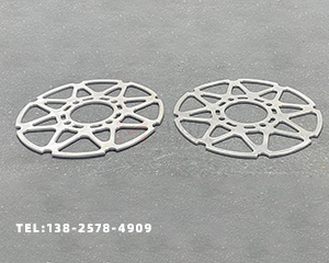 變形的鋁板如何快速調平呢？用什么機器呢？</a>